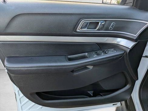 Used 2017 Ford Explorer XLT FWD image 11