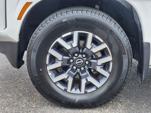 Used 2024 Nissan Frontier SL w/ Technology Package image 9