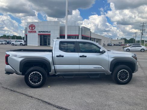 Certified 2024 Toyota Tacoma TRD Off-Road AWD/4WD image 9