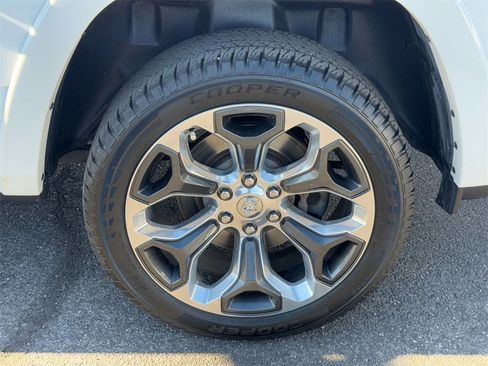 Used 2020 RAM 1500 Limited image 9