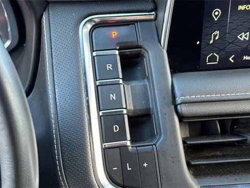 Used 2023 GMC Yukon SLT image 33