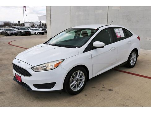 Used 2018 Ford Focus SE image 3