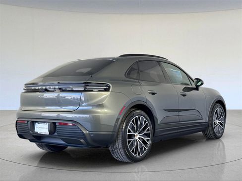 New 2025 Porsche Macan Electric image 8