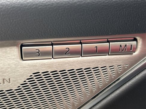 Used 2024 Jaguar F-PACE R-Dynamic S image 27