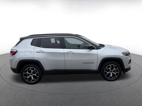 Used 2025 Jeep Compass Limited image 16