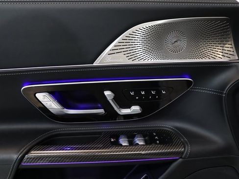 Used 2022 Mercedes-Benz SL 63 AMG 4MATIC w/ Driver Assistance Package image 4