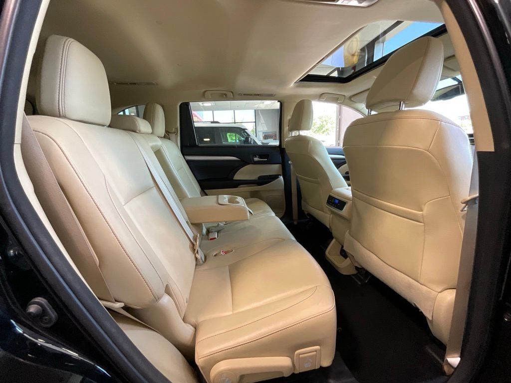 Used 2016 Toyota Highlander XLE AWD/4WD image 21
