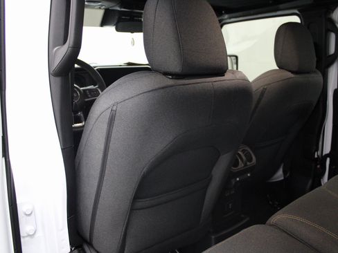 Used 2024 Jeep Wrangler Unlimited Sahara image 19