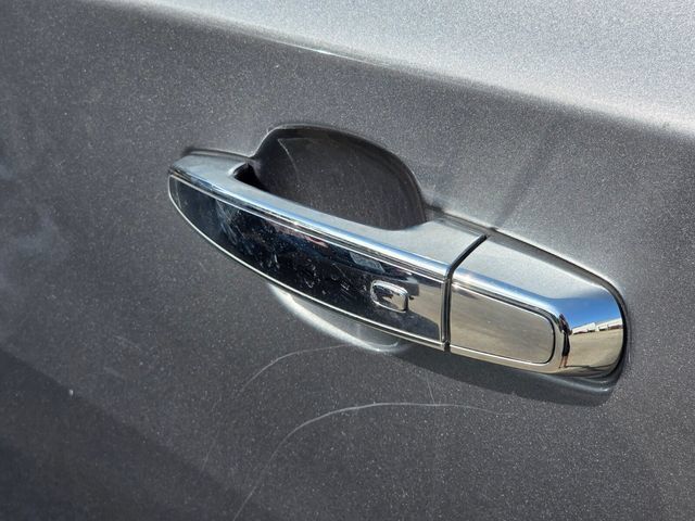 Used 2020 Chevrolet Traverse Premier w/ LPO, Floor Liner Package FWD image 12