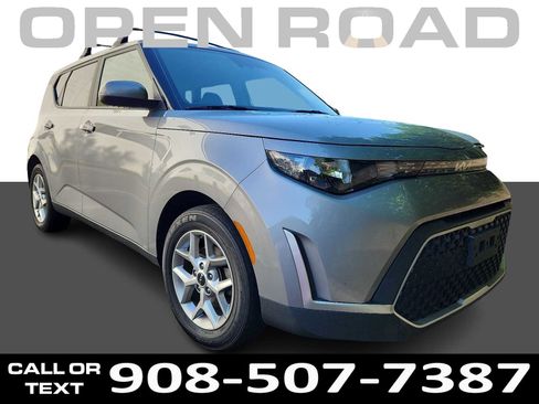 Used 2023 Kia Soul LX w/ LX Technology Package FWD image 1