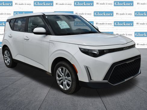 Used 2023 Kia Soul LX FWD image 3