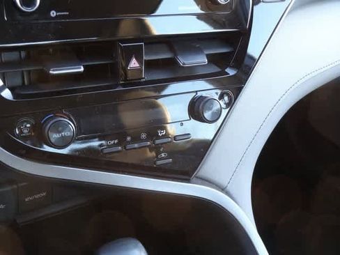 Used 2023 Toyota Camry SE image 15