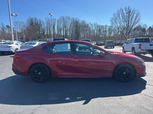 Used 2025 Toyota Camry SE image 4