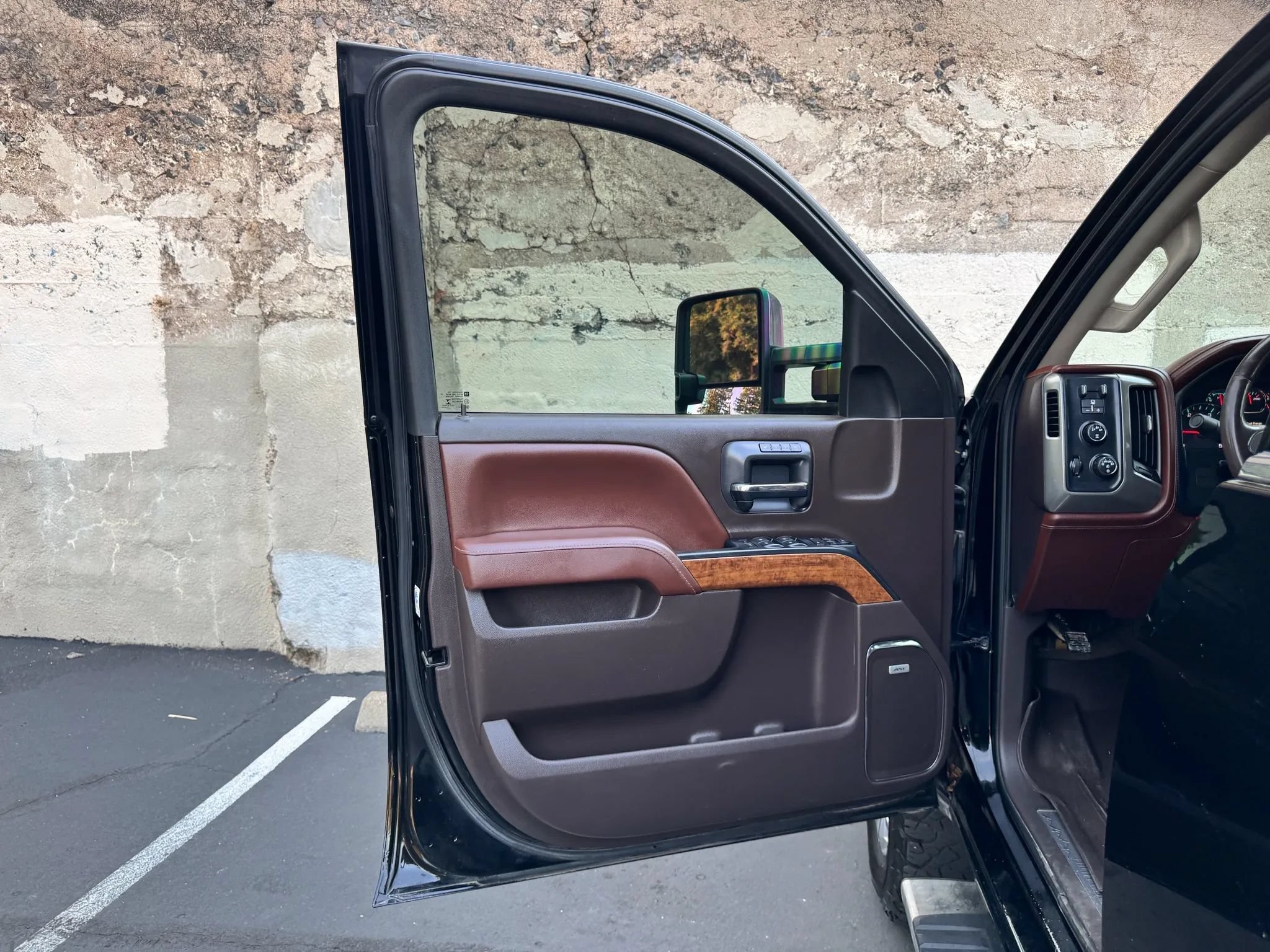 Used 2015 Chevrolet Silverado 2500 High Country w/ Duramax Plus Package AWD/4WD image 10