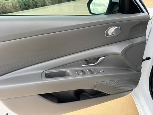 Used 2024 Hyundai Elantra SEL FWD image 21