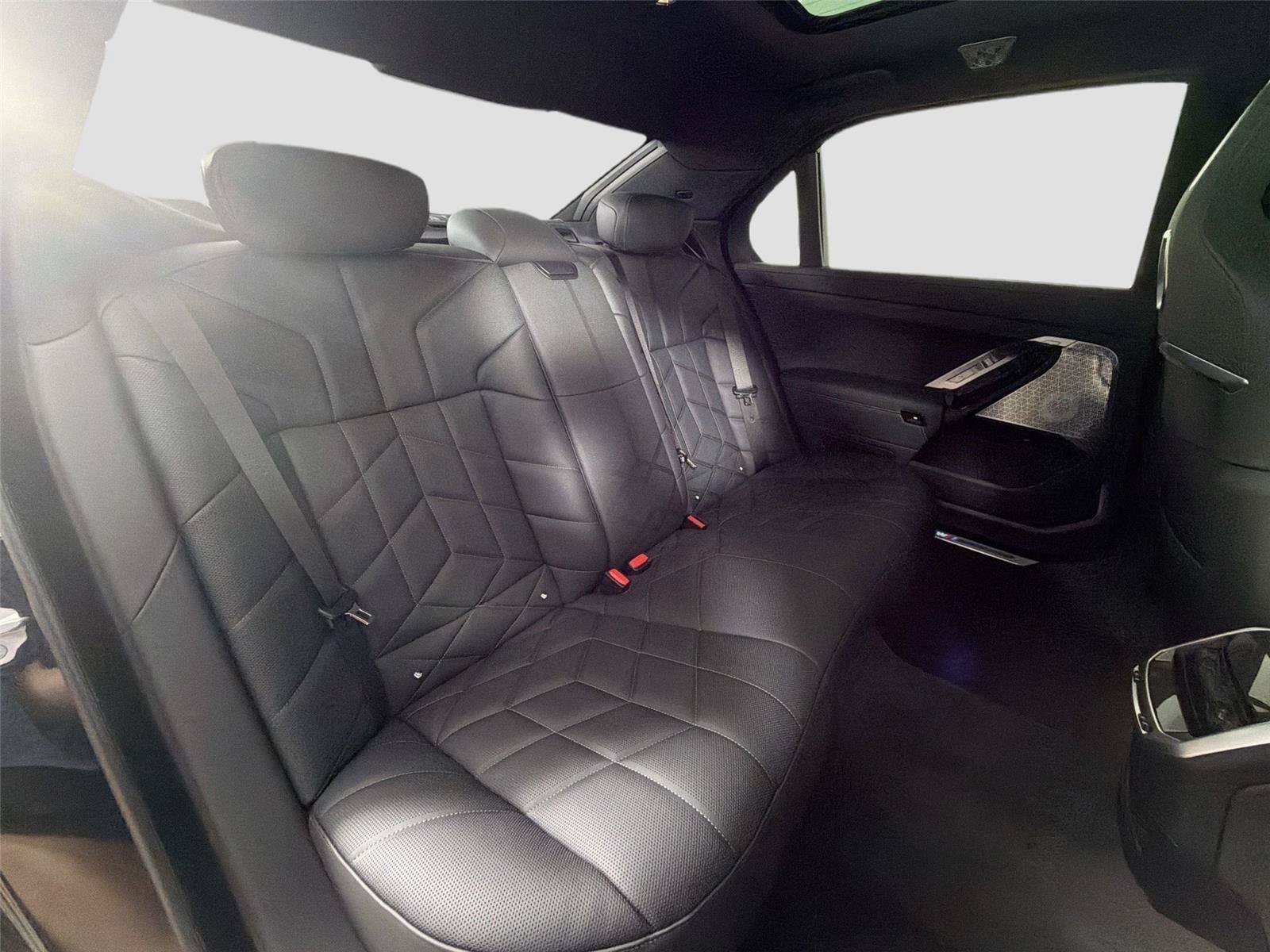 New 2026 BMW 750e xDrive w/ Executive Package AWD/4WD image 25