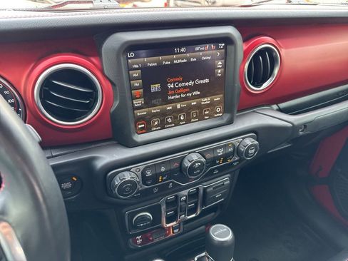 Used 2022 Jeep Gladiator Rubicon w/ Cold Weather Group AWD/4WD image 18