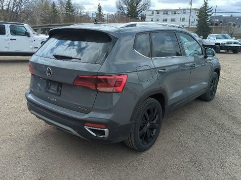 Used 2023 Volkswagen Taos SE AWD/4WD image 8