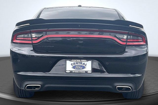 Used 2022 Dodge Charger SXT w/ Blacktop Package RWD image 4