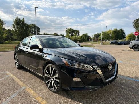 Used 2022 Nissan Altima 2.5 SR FWD image 2