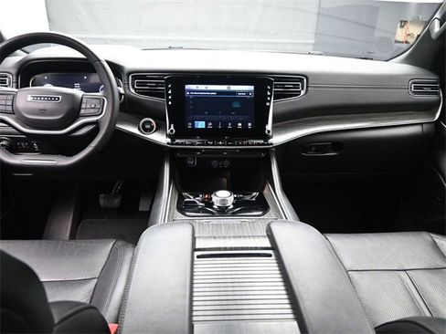 Used 2023 Jeep Wagoneer L Series II image 9