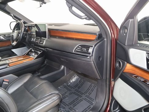 Used 2019 Lincoln Navigator Reserve image 48