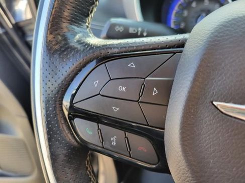 Used 2019 Chrysler Pacifica Limited w/ S Appearance Package FWD image 28