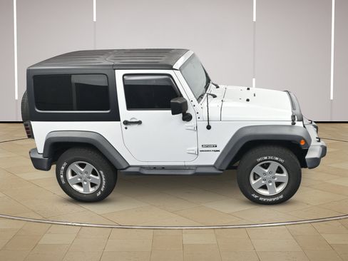Used 2018 Jeep Wrangler Sport AWD/4WD image 27