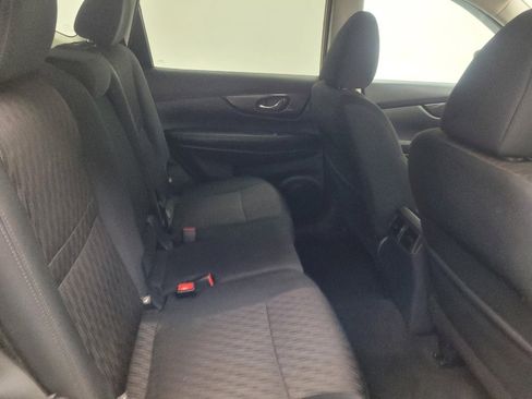 Used 2018 Nissan Rogue SV image 19