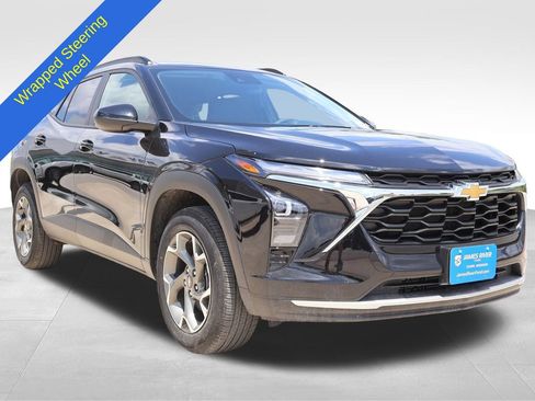 Used 2025 Chevrolet Trax LT w/ LT Convenience Package FWD image 6