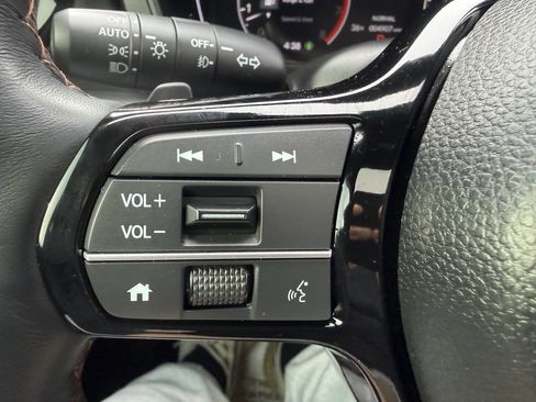 Used 2025 Honda Pilot TrailSport image 33