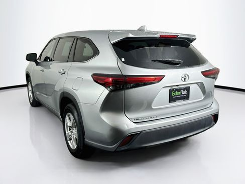 Used 2020 Toyota Highlander L FWD image 5