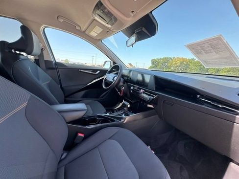 Used 2025 Kia Niro LX FWD image 17