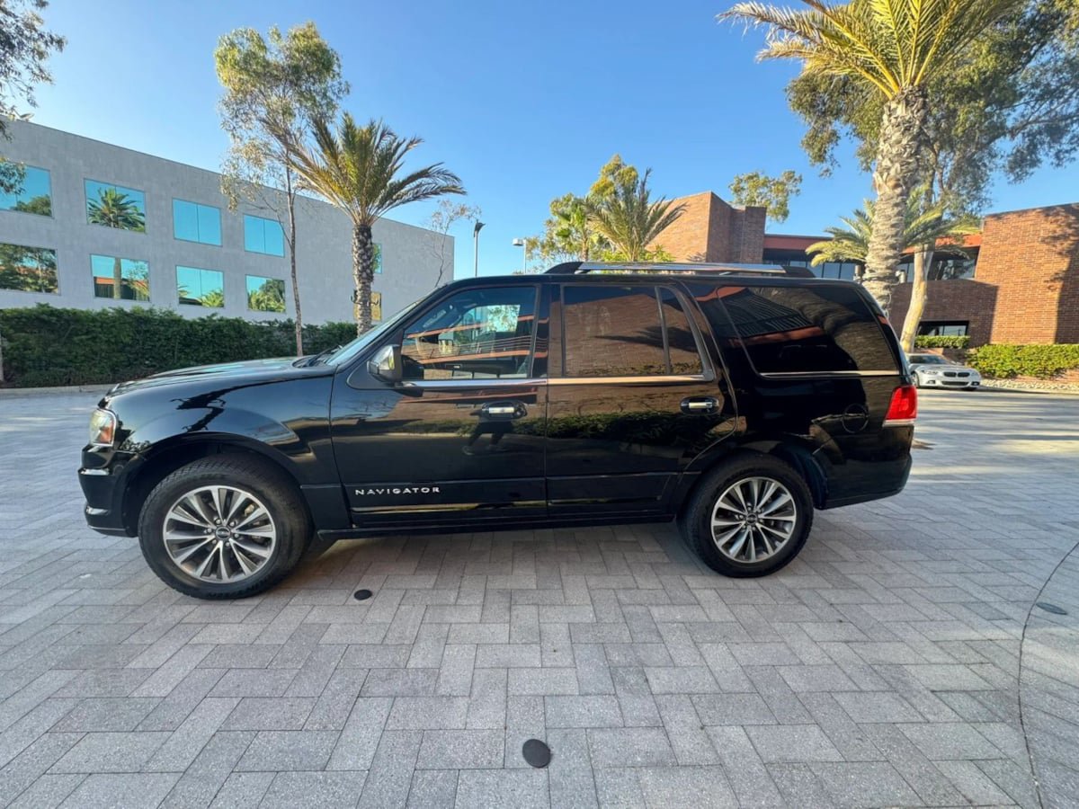 Used 2017 Lincoln Navigator Select AWD/4WD image 8