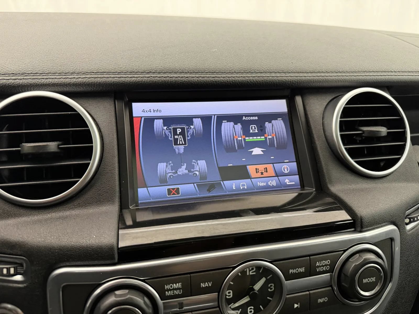 Used 2011 Land Rover LR4 HSE LUX AWD/4WD image 25