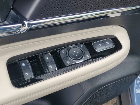 New 2026 Lincoln Corsair Premiere image 10