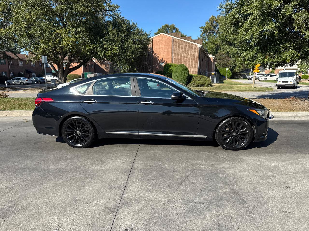 Used 2015 Hyundai Genesis 3.8 RWD image 3