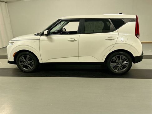 Used 2020 Kia Soul EX image 6