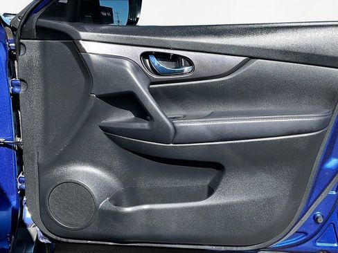 Used 2019 Nissan Rogue SV image 24