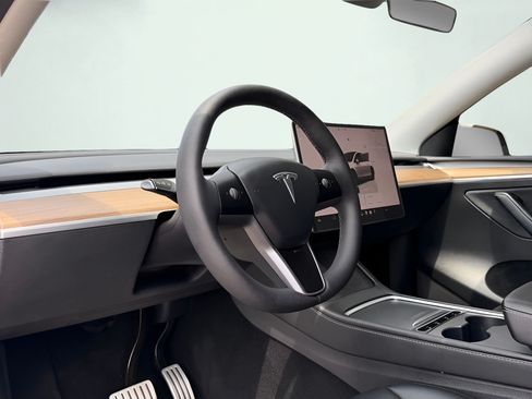 Used 2023 Tesla Model Y Performance AWD/4WD image 4