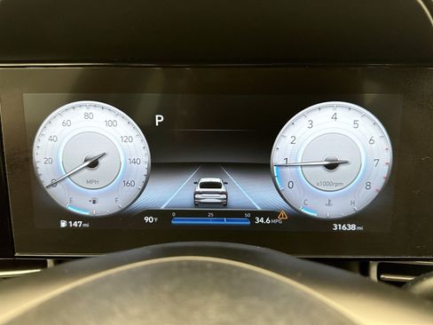 Used 2023 Hyundai Elantra SEL w/ Convenience Package FWD image 9
