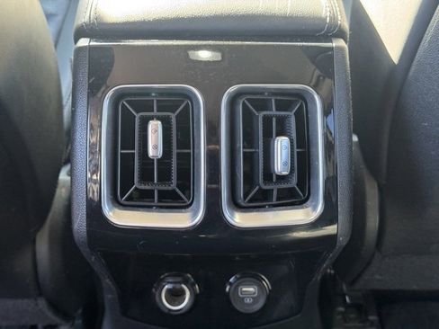 Certified 2022 Kia Sorento SX image 17