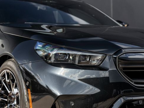 Used 2025 BMW M5 Touring image 17