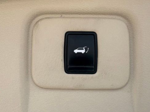 Used 2016 Nissan Murano Platinum w/ Platinum Technology Package FWD image 14
