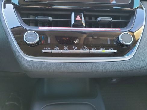 Used 2025 Toyota Corolla LE image 26