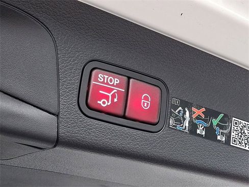 Used 2025 Mercedes-Benz GLS 450 4MATIC image 26