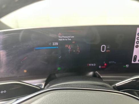 Used 2024 Cadillac Lyriq Tech image 17