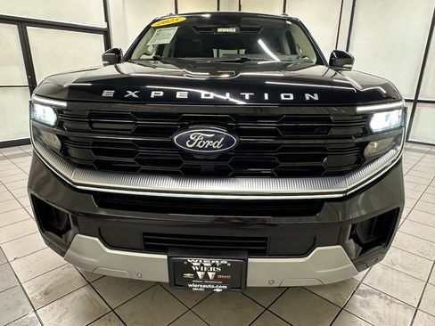 Used 2025 Ford Expedition Platinum image 10