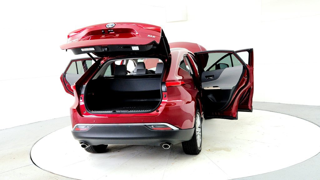 Certified 2024 Toyota Venza XLE AWD/4WD image 11