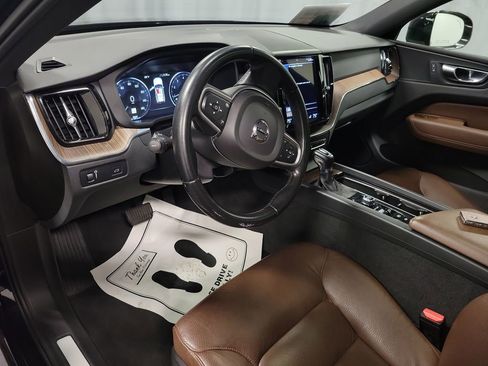 Used 2021 Volvo XC60 T5 Momentum image 13